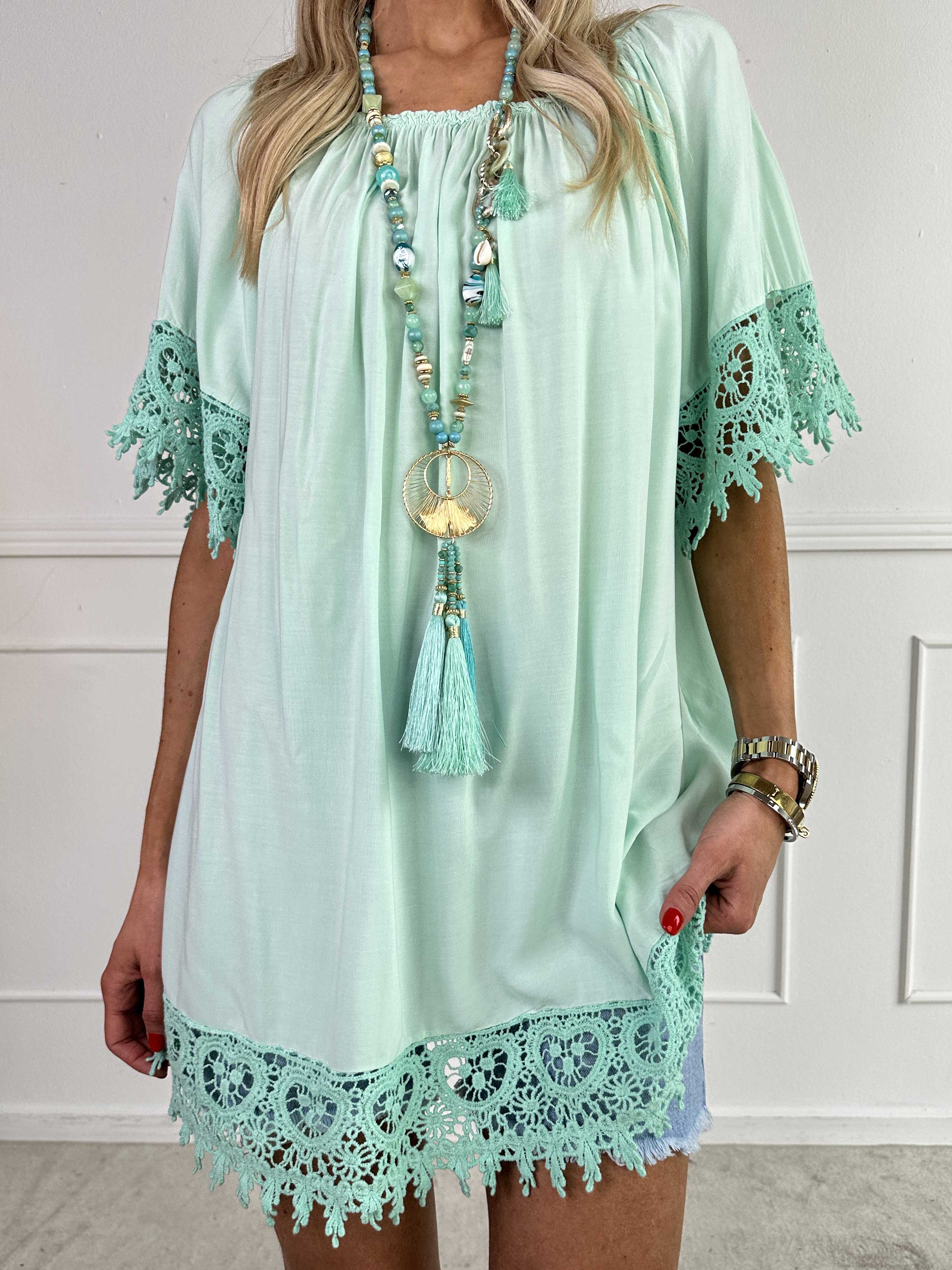 Carnelia - Söt tunikaklänning i viskos med broderade kanter